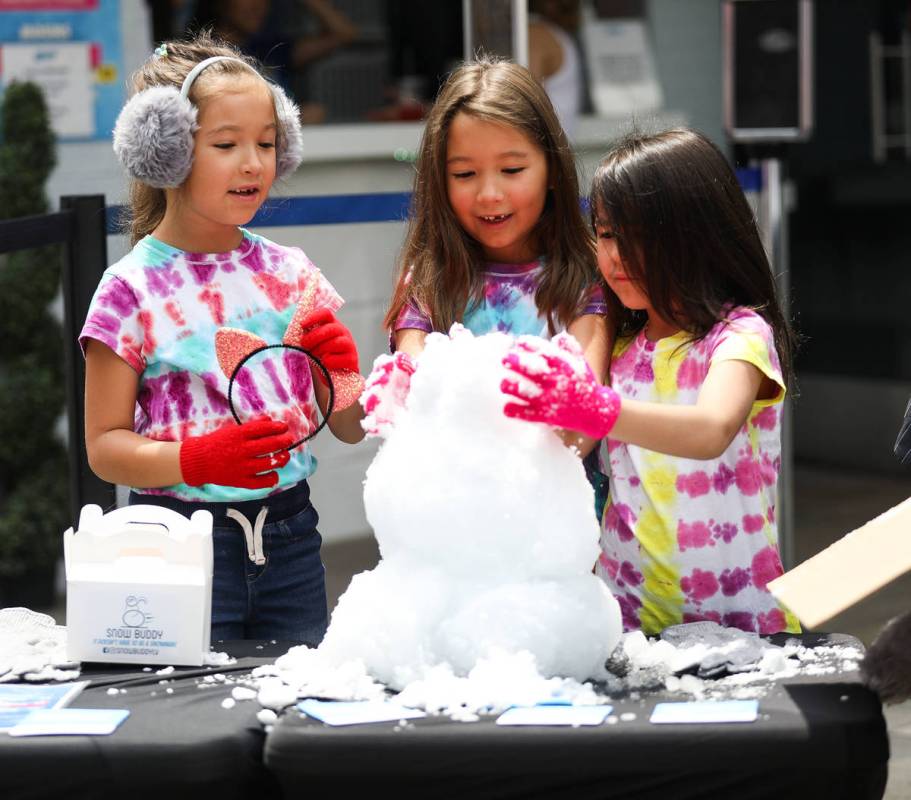 Sisters Mavis Villareal, 7, from left, Mabel Villarreal, 7, and Millie Villarreal, 5, make a s ...