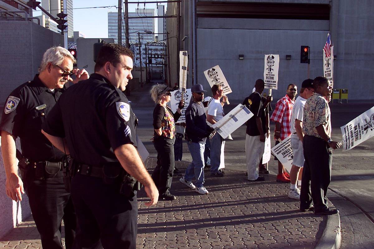Las Vegas deputy marshalls David Cook, left, and Sgt. John Fudenberg watch striking Citizens Ar ...