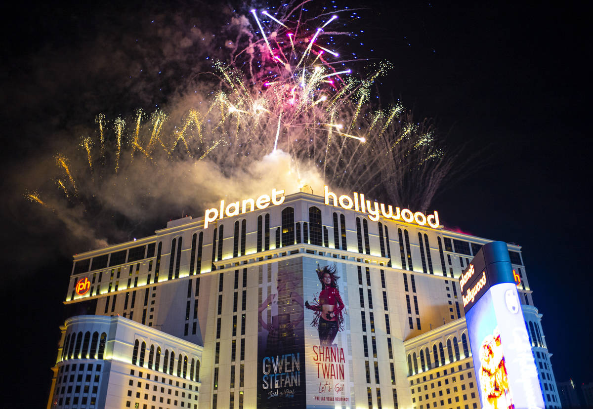 Las Vegas Strip celebrates 4th of July with fireworks — PHOTOS Local