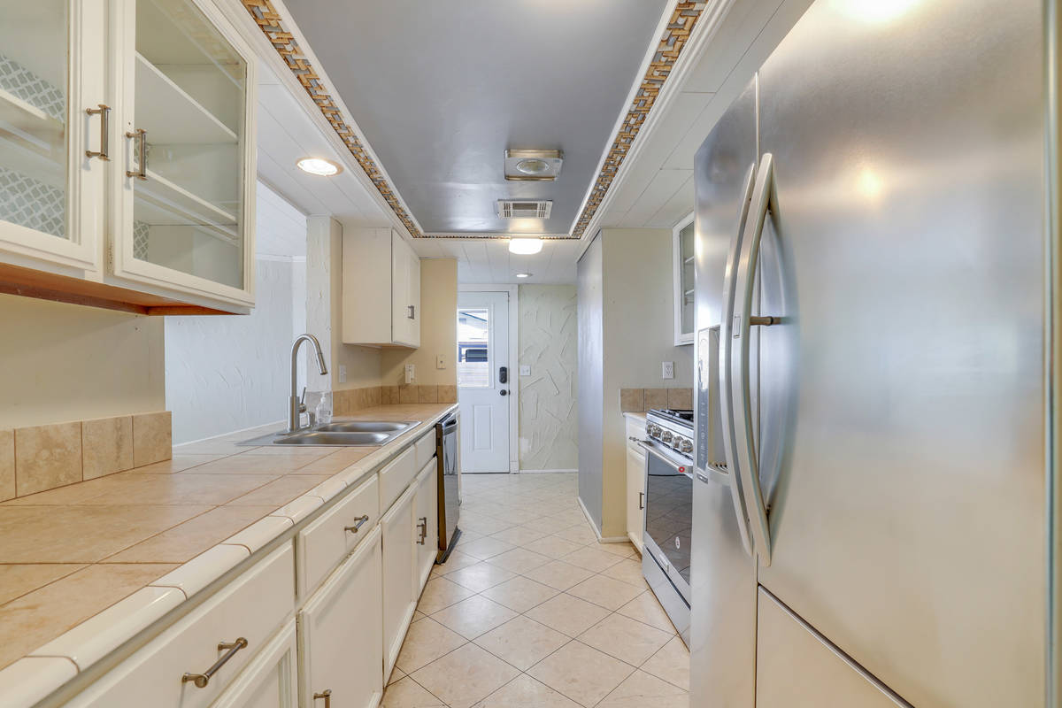 The kitchen at 1217 Equestrian Drive, Henderson. (Mike Madsen/Virtual Tours Las Vegas)