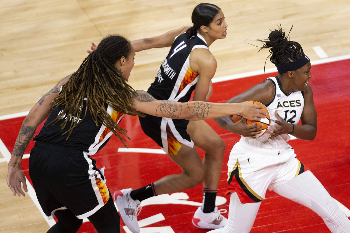 Las Vegas Aces guard Chelsea Gray (12) breaks away while Phoenix Mercury center Brittney Griner ...