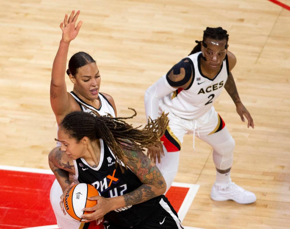 Las Vegas Aces center Liz Cambage (8) guards Phoenix Mercury center Brittney Griner (42) while ...