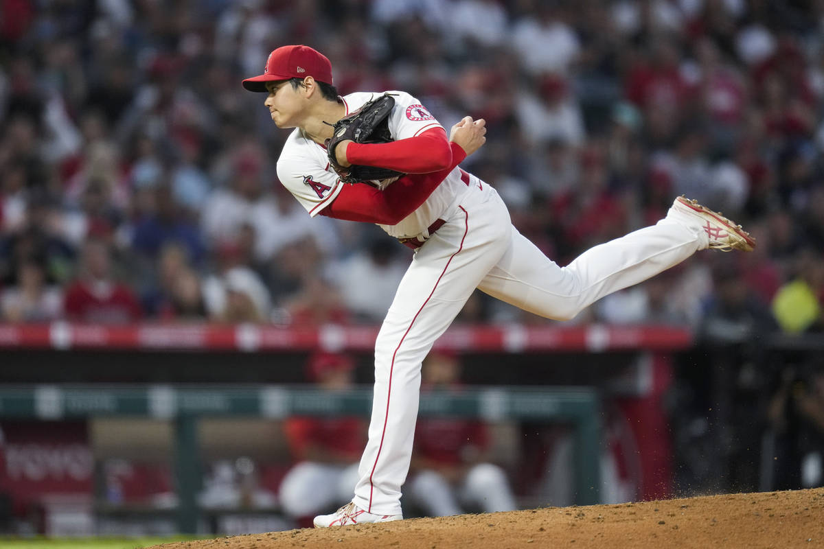 Los Angeles Angels starting pitcher Shohei Ohtani (17) throws during the sixth inning of a base ...
