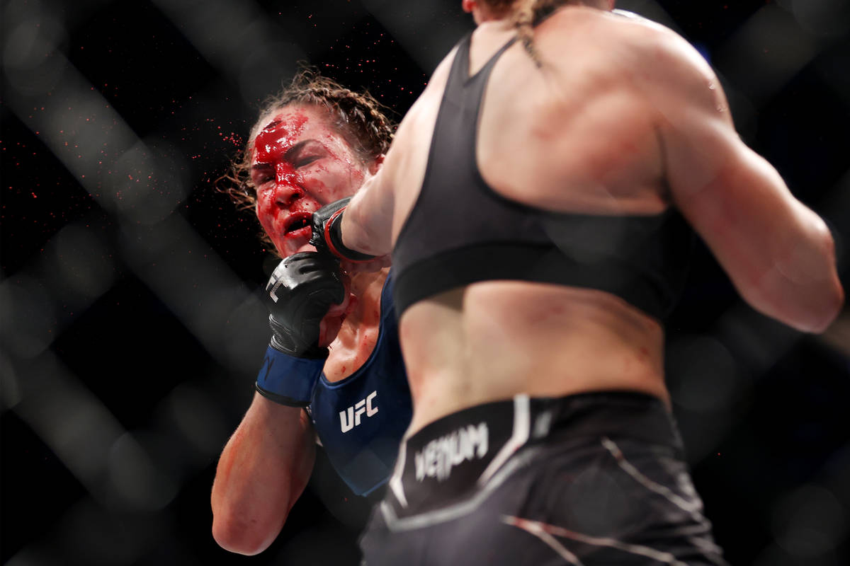 Jennifer Maia, right, connects a punch against Jessica Eye in the third round of a womenÕs ...