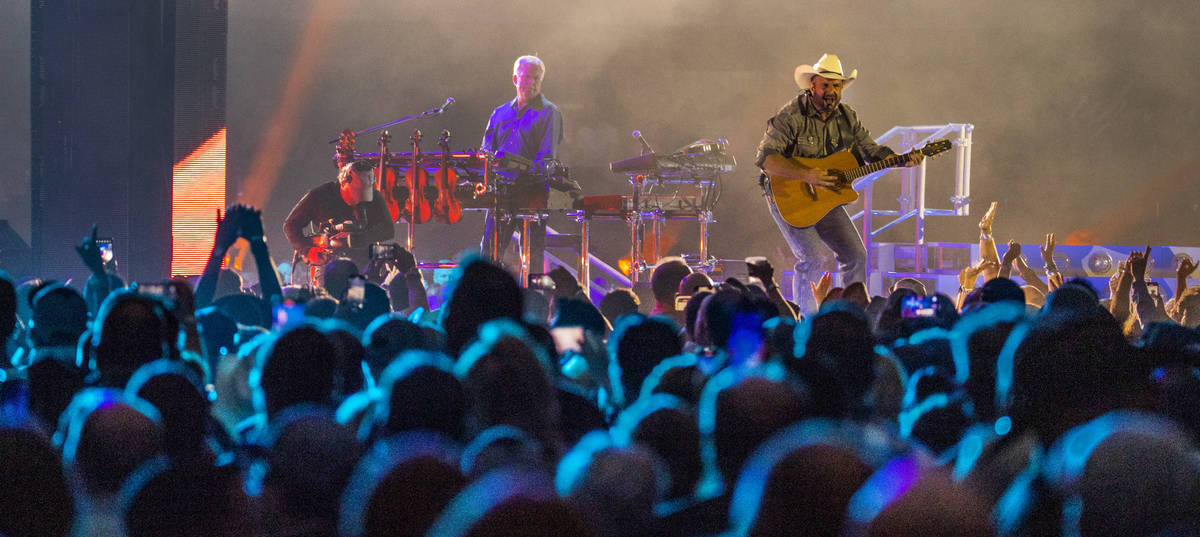 Garth Brooks, Trisha Yearwood kick back with reporters ahead of concert  series