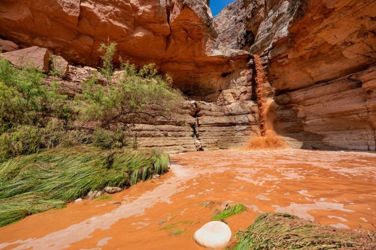 Rafter dies after flash flood inside Grand Canyon