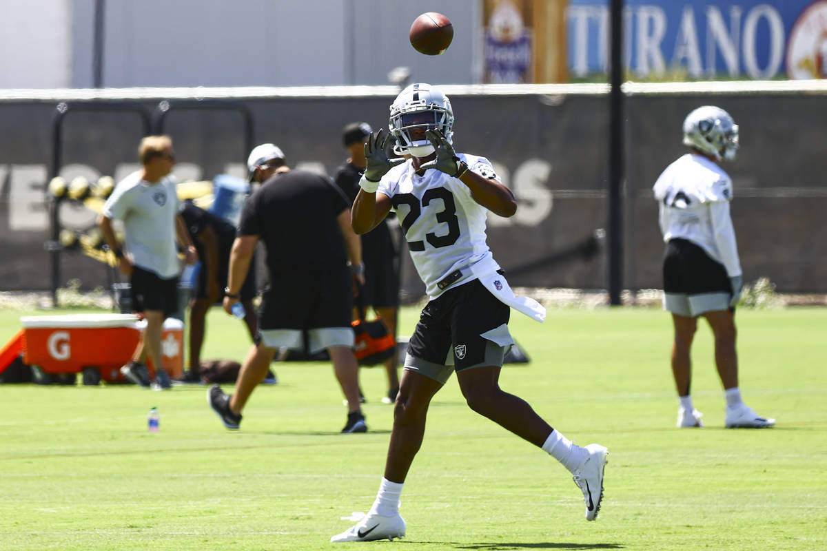 Raiders running back Kenyan Drake (23) looks to make the catch during NFL football practice at ...