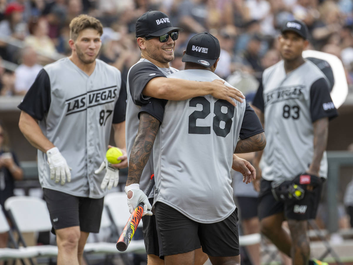 Las Vegas Raiders Alec Ingold (45) congratulates teammate Josh Jacobs (28) on great hitting dur ...