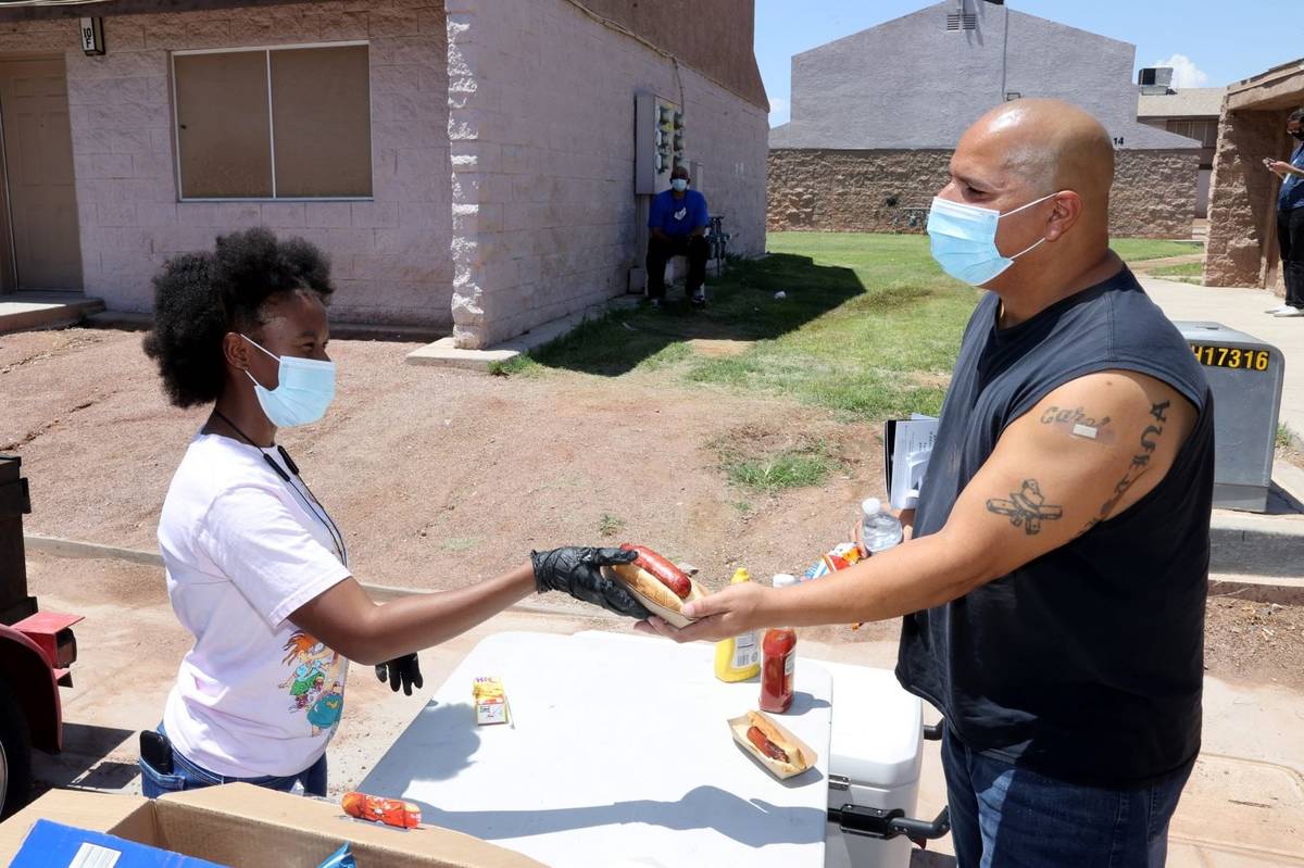 Taylor Cherry, 16, with Willie R. Cherry Ministries offers free hot links, drinks and chips to ...