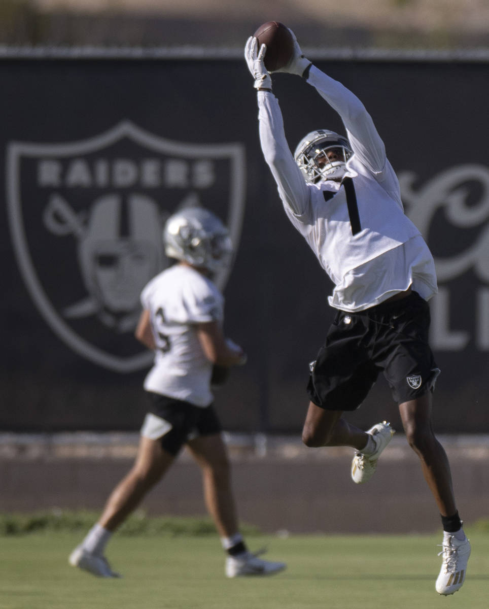 Raiders wide receiver Zay Jones (7) makes a catch during training camp on Saturday, July 31, 20 ...