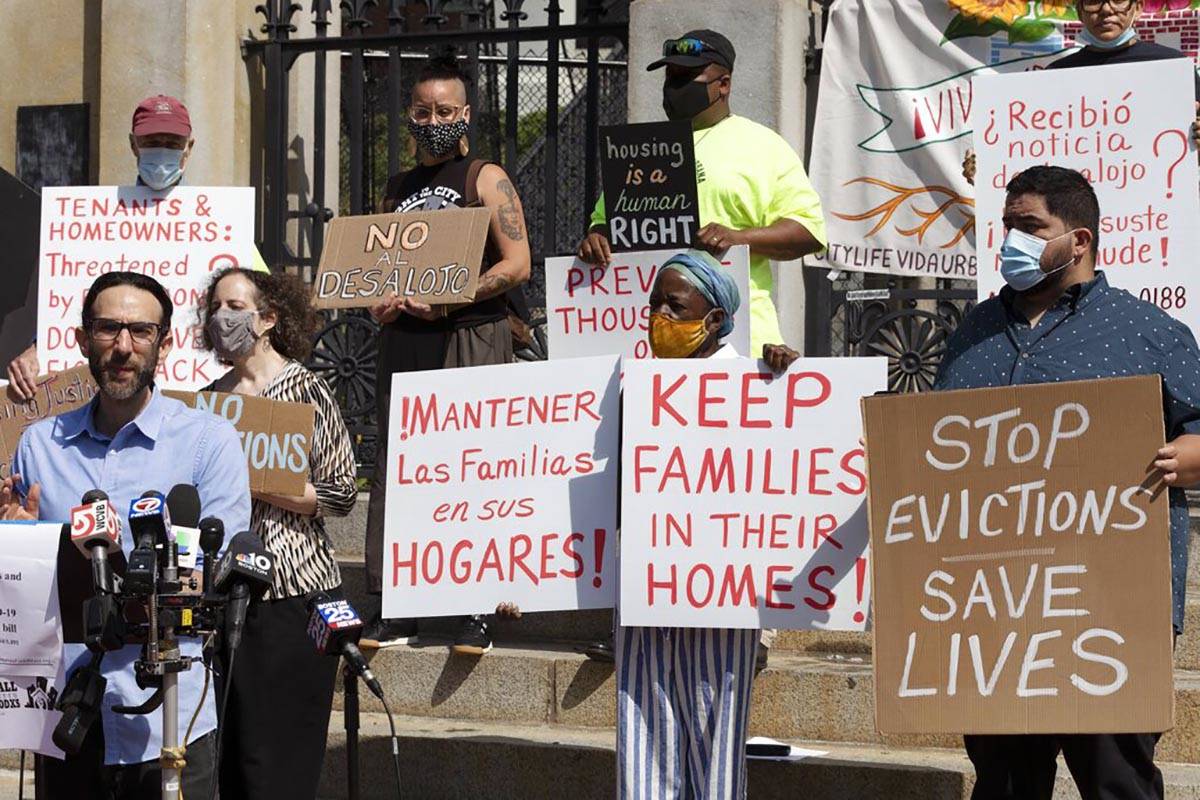 Democrats ask Biden to immediately extend eviction ban
