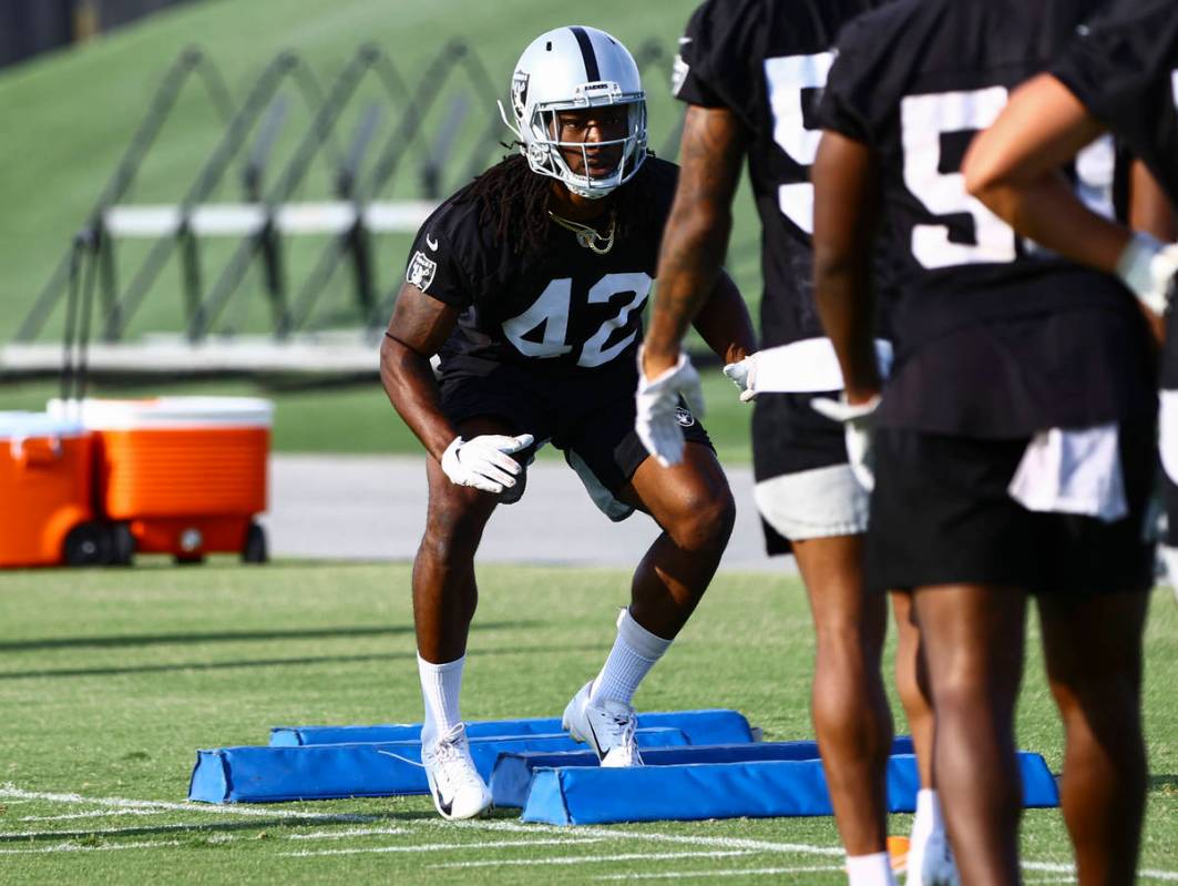 Raiders inside linebacker Cory Littleton runs through drills during an NFL football minicamp at ...