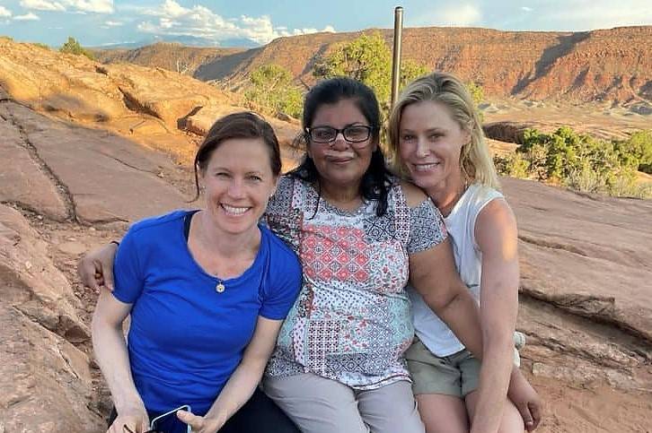 Minnie John, center, poses with actress Julie Bowen, right, and Bowen's sister, Dr. Annie Luetk ...