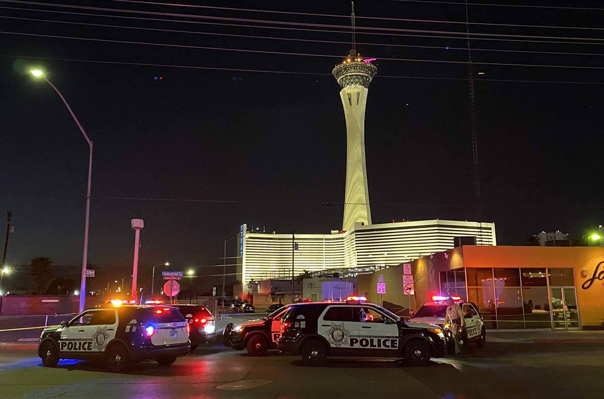 Las Vegas constabulary  analyse   a treble  homicide connected  Chicago Avenue. (Glenn Puit / Las Vegas Revie ...