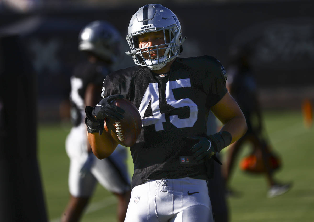 RaidersÕ Alec Ingold participates in individual drills during training camp at Raiders Hea ...