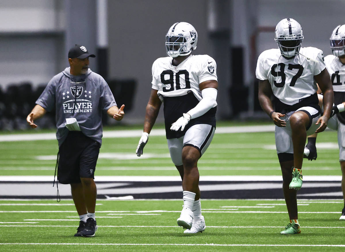 Raiders defensive tackle Johnathan Hankins (90) warms up alongside defensive end Quinton Jeffer ...