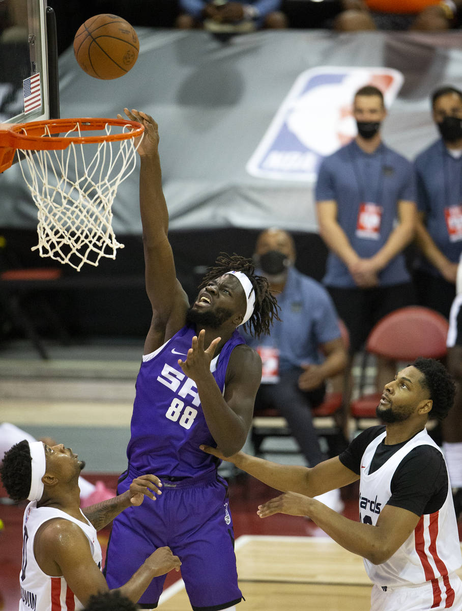 Sacramento Kings center Neemias Queta (88) shoots a point while Washington Wizards players Jord ...