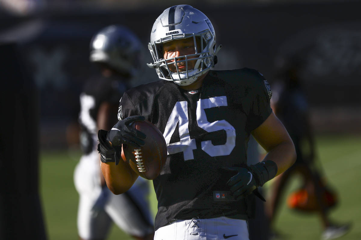 RaidersÕ Alec Ingold participates in individual drills during training camp at Raiders Hea ...