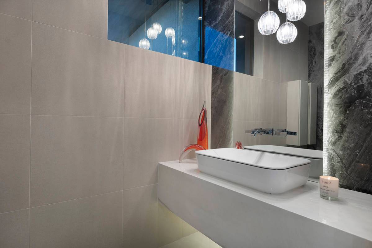 A guest bath. (Kristen Routh-Silberman)