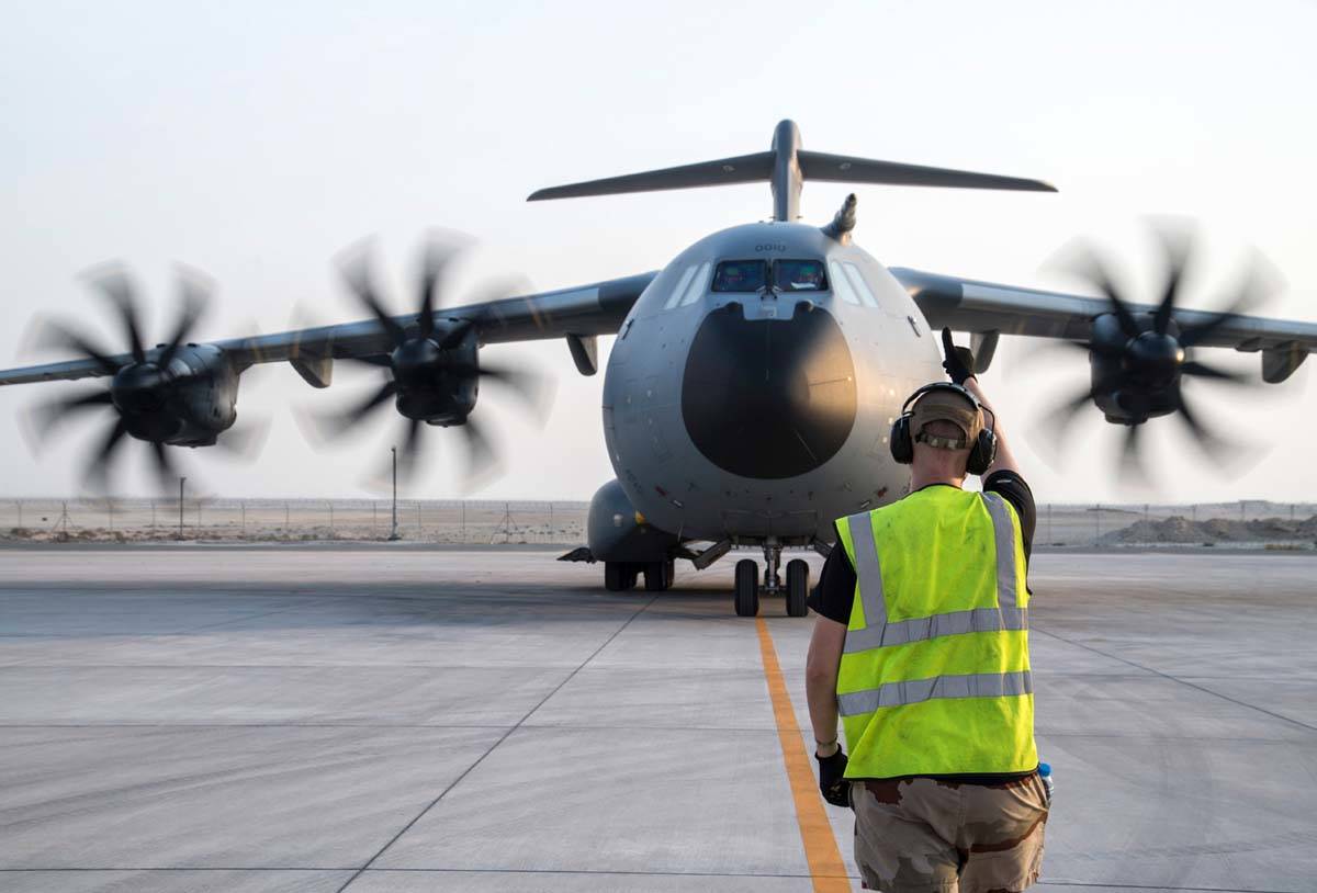 In this photo provided Tuesday Aug.17, 2021 by the French Defense Ministry, a French soldier di ...