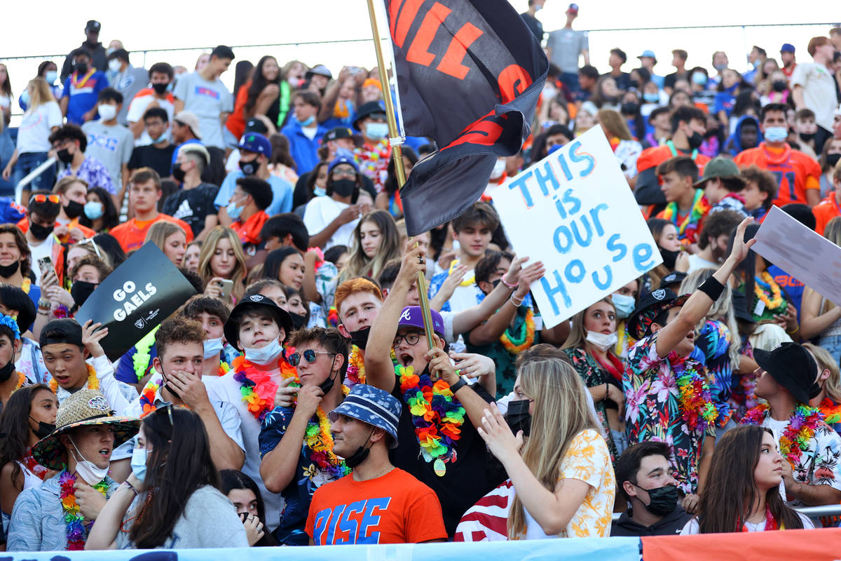 Students get ready for the start of a football game between Bishop Gorman and St. Louis of Hawa ...