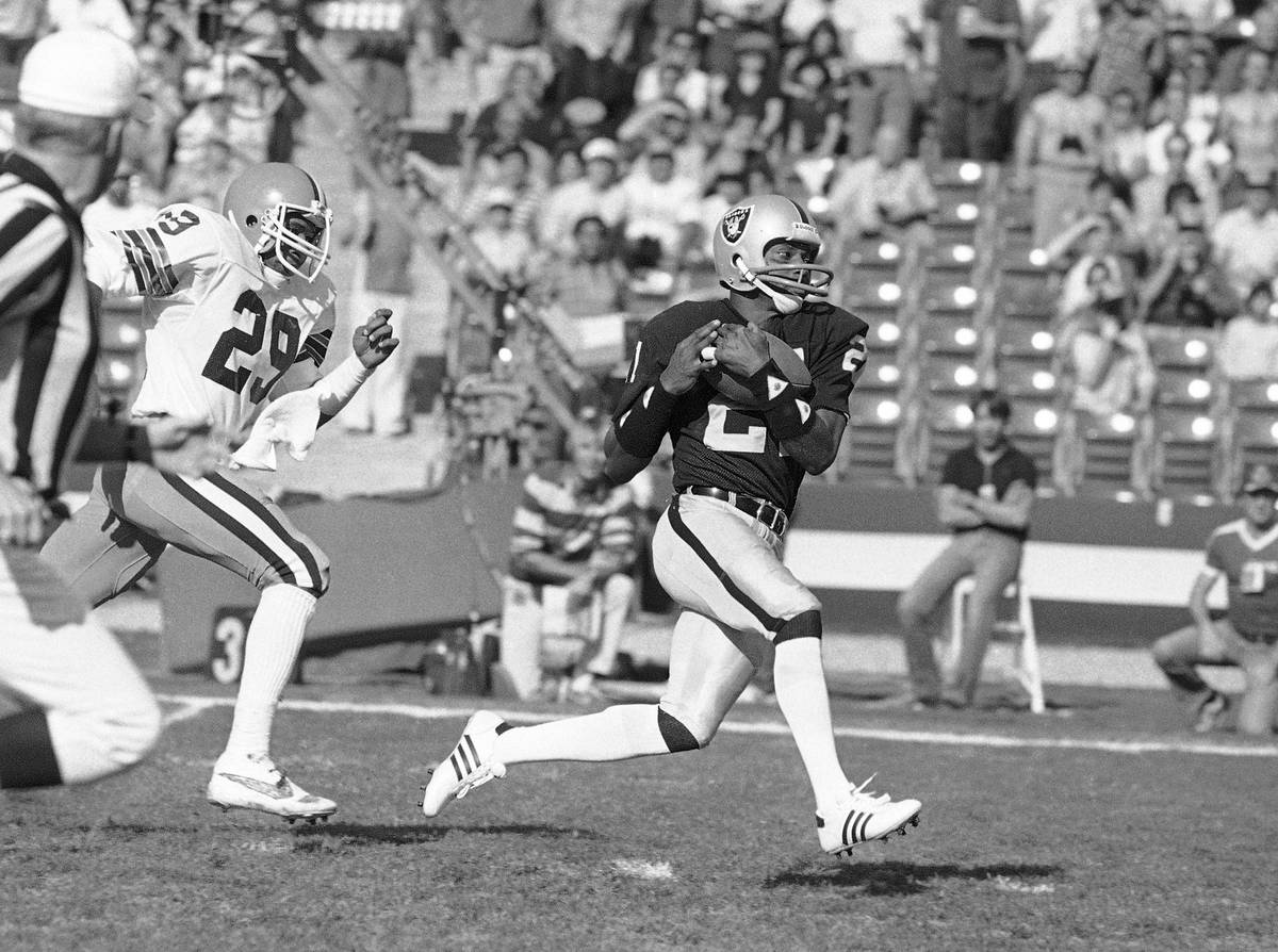 In this Saturday, Jan. 8, 1983 file photo, Los Angeles Raiders wide receiver Cliff Branch, righ ...