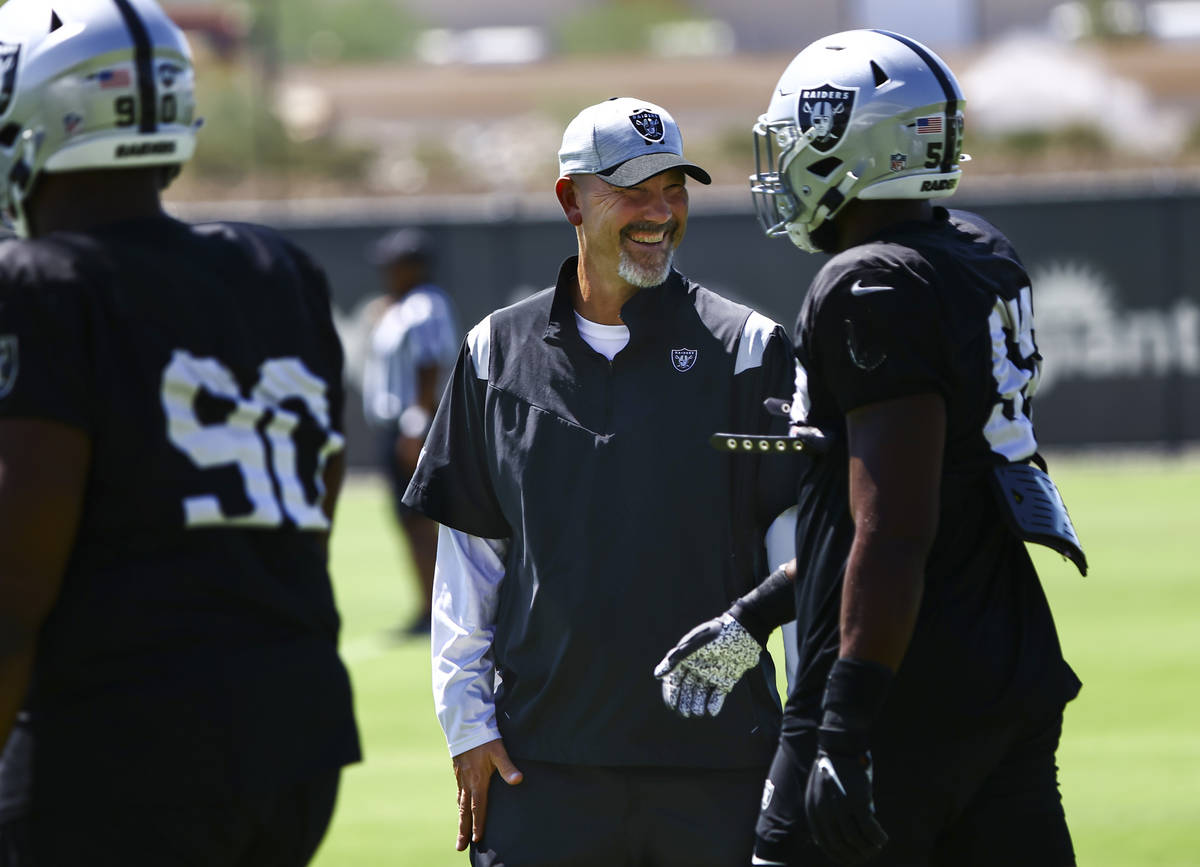 Raiders defensive coordinator Gus Bradley talks with players, including Raiders defensive end G ...
