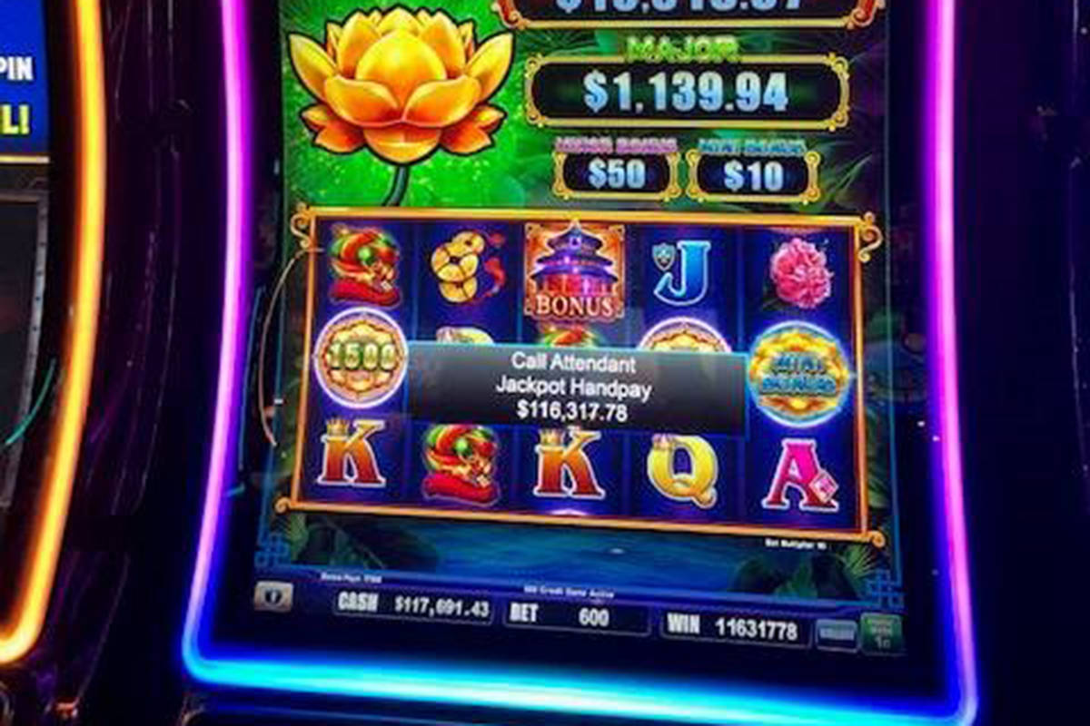 hitting jackpot on slot machine