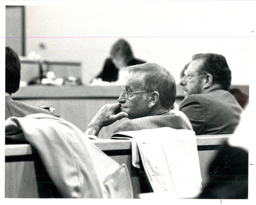 Harry Claiborne successful  tribunal  successful  1987 adjacent  to chap  lawyer   Oscar Goodman, right, aft  Claiborne wa ...