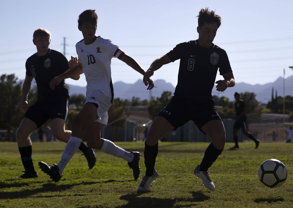 Palo Verde's Elad Cohen (8) regains control of the ball next to Liberty's Landry Chisteckoff (1 ...