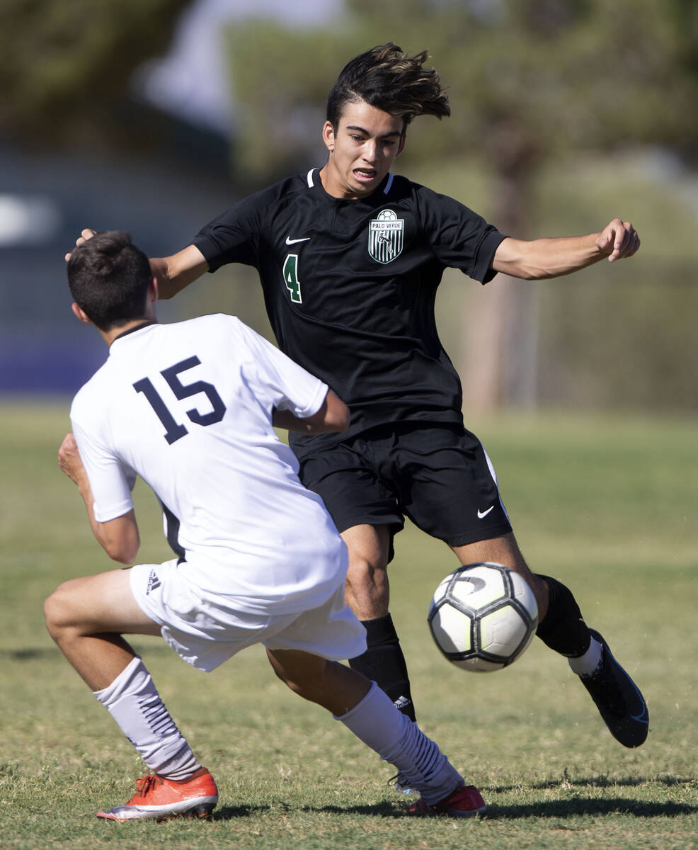 Liberty's Anthony Angotti (15) falls behind as Palo Verde's Gannon Gaudioso (4) passes during t ...