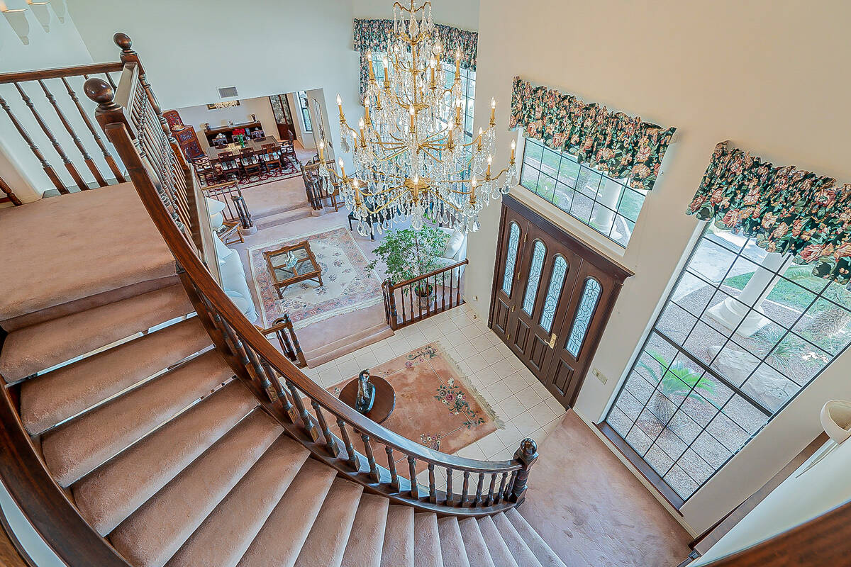 The entry showcases a five-tier chandelier. (BHHS)