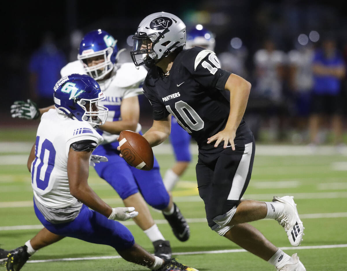 Palo Verde High School's quarterback Davis Whetten (10) carries the ball against Green Valley H ...