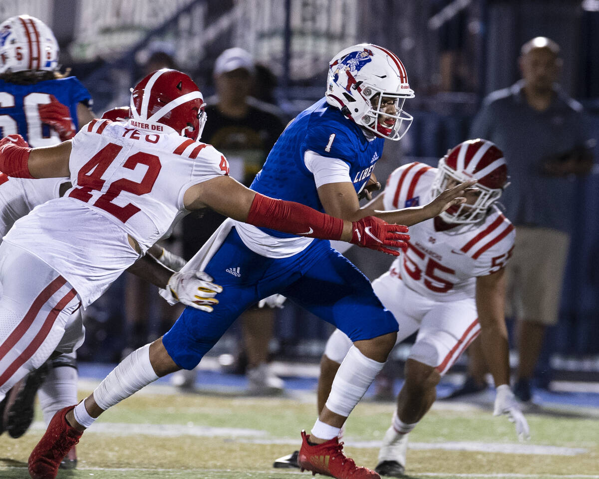 Liberty High’s quarterback Jayden Maiava (1) runs with the ball as Mater Dei High&#x2019 ...