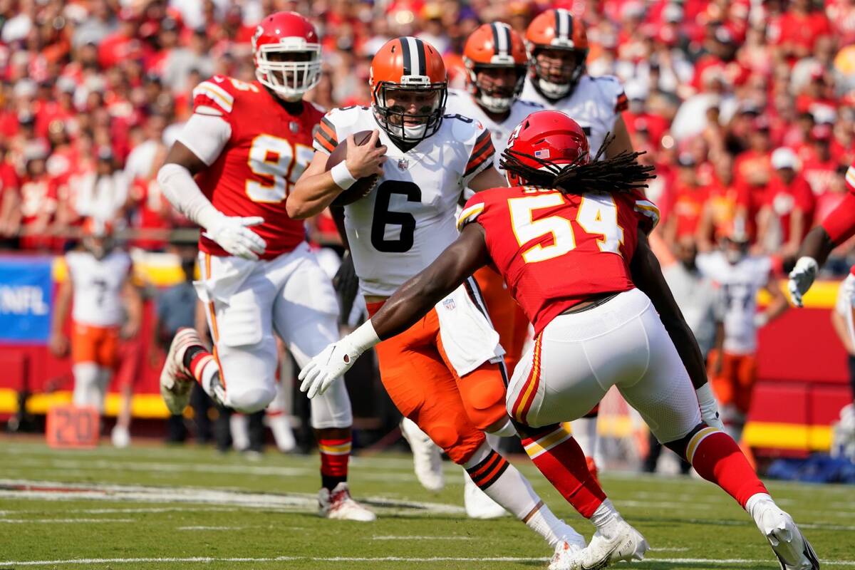 Cleveland Browns quarterback Baker Mayfield (6) scrambles as Kansas City Chiefs linebacker Nick ...