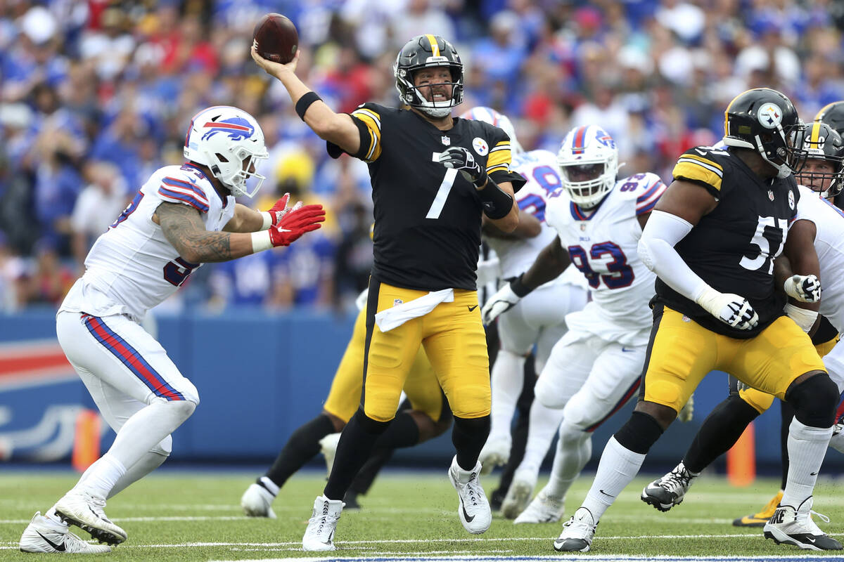 Pittsburgh Steelers quarterback Ben Roethlisberger (7) throws a pass during the second half of ...