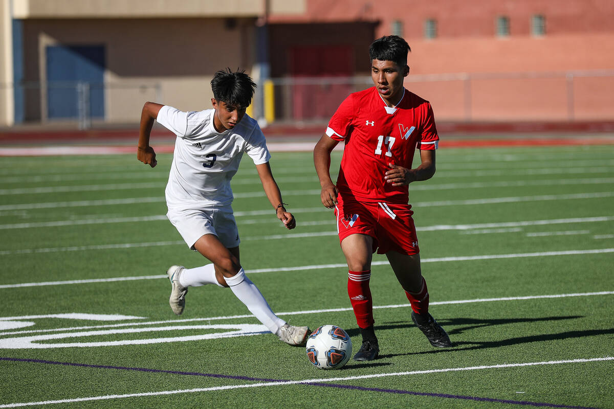 Shadow Ridgeճ midfielder Josue Montoya (3) goes to steal the ball from Westernճ Eli ...