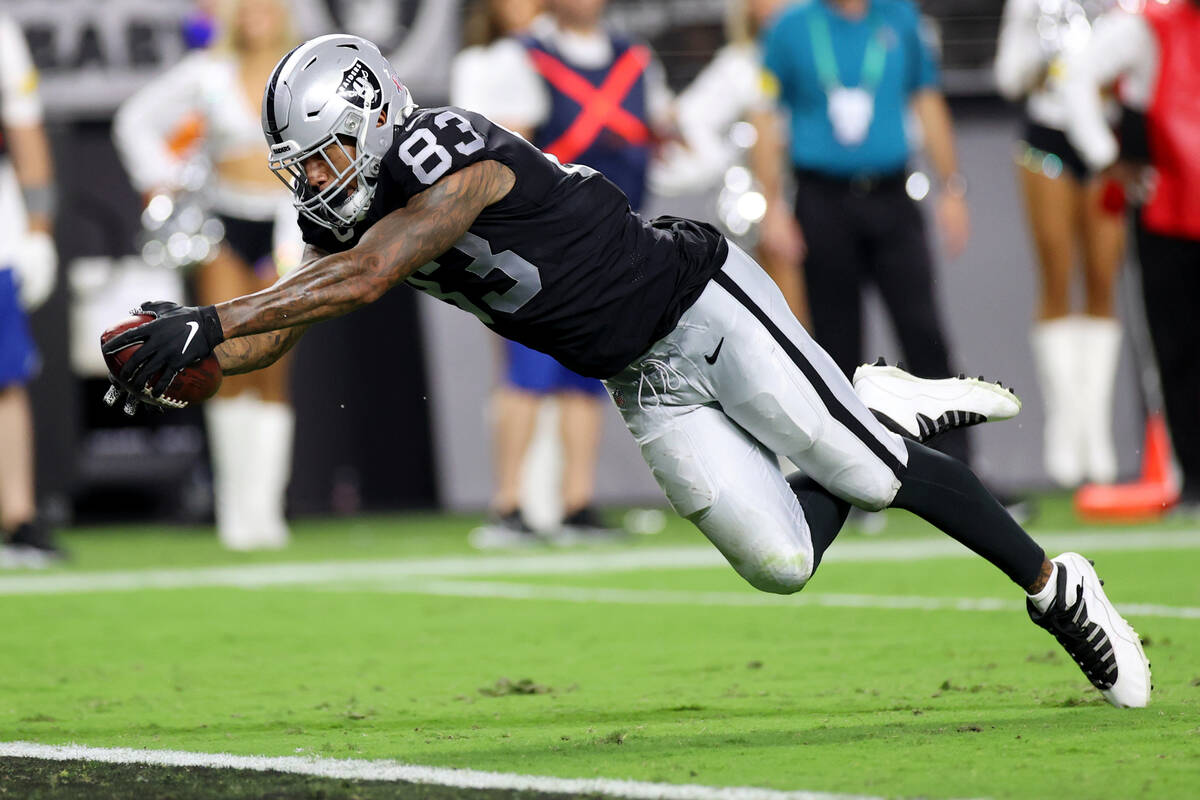 Raiders tight end Darren Waller (83) dives for a touchdown in the fourth quarter of an NFL foot ...