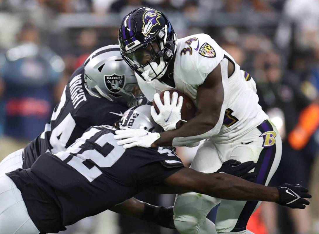 Raiders outside linebacker K.J. Wright (34) and Raiders inside linebacker Cory Littleton (42) g ...