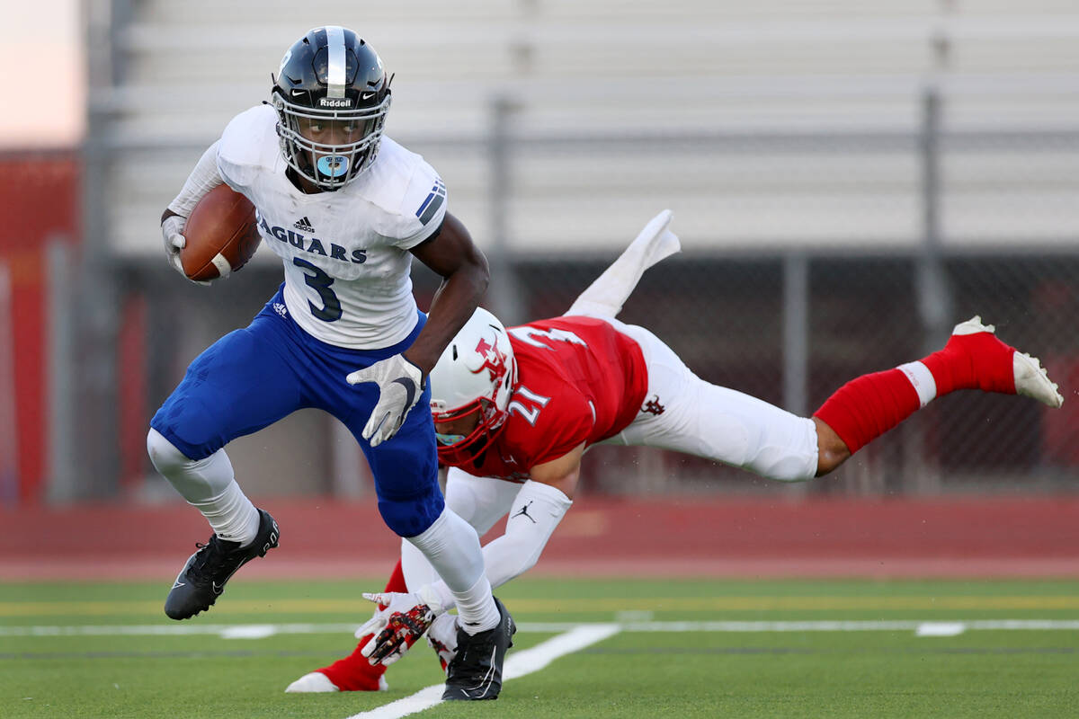 Desert Pines Lavon Brown (3) dodges a tackle from Arbor View's Aiden Powell (21) while returnin ...