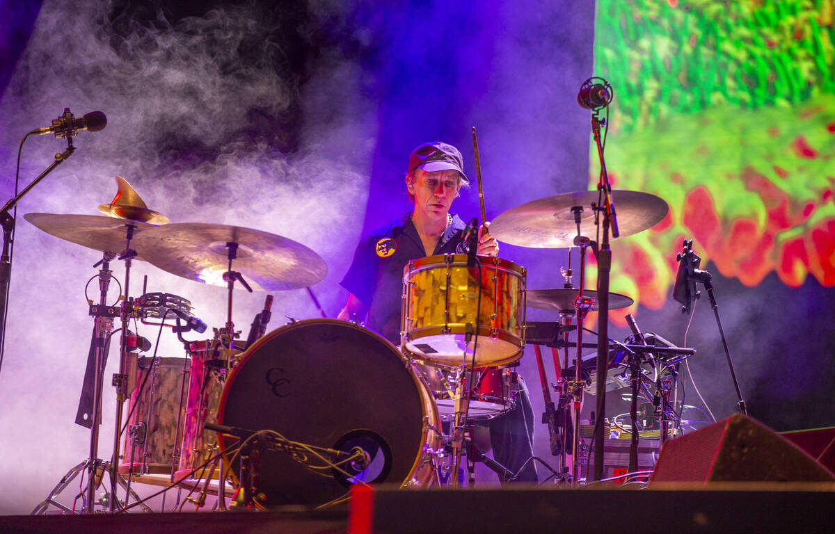 Drummer Mouse Sederhana, Jeremiah Green tampil bersama band di Downtown Stage selama hari kedua ...