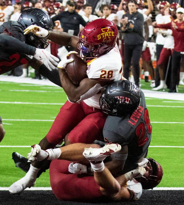 Iowa State CycloneÕs running back Breece Hall (28) goes for a touchdown as UNLV Rebels def ...