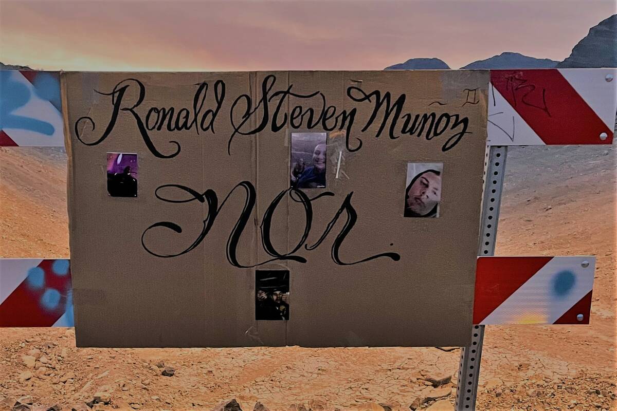A cardboard sign in Summerlin marks the desert area where Ronald Munoz was found dead last mont ...