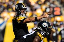 Pittsburgh Steelers quarterback Ben Roethlisberger (7) calls an audible in the second half duri ...