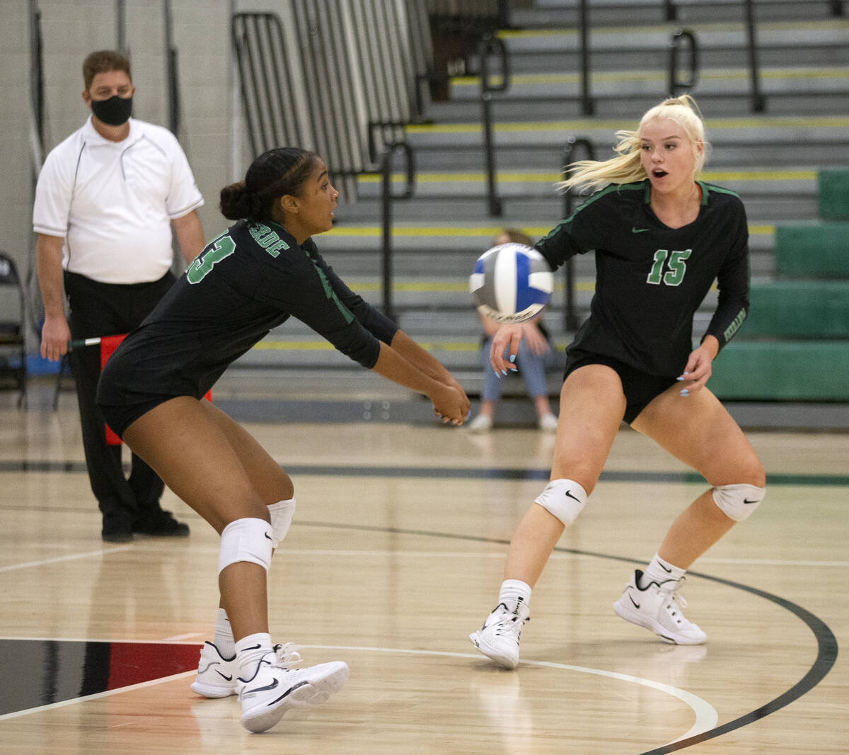 Palo Verde's Dani Robinson (13) bumps to a teammate while Rilee Read (15) looks on during their ...