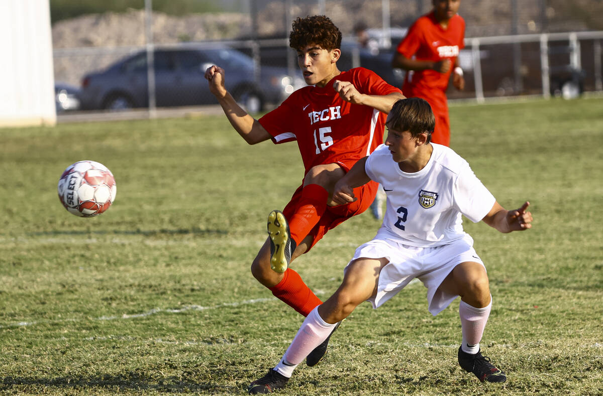 Southeast Career Tech's William Mowery (15) and Spring Valley's Drexle Neumann (2) fight for po ...