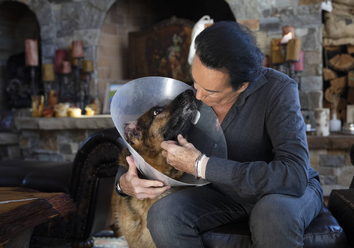 Wayne Newton with his dog Tosca at his ranch in Rollins, Mont., Wednesday, Sept. 30, 2020. (Rac ...