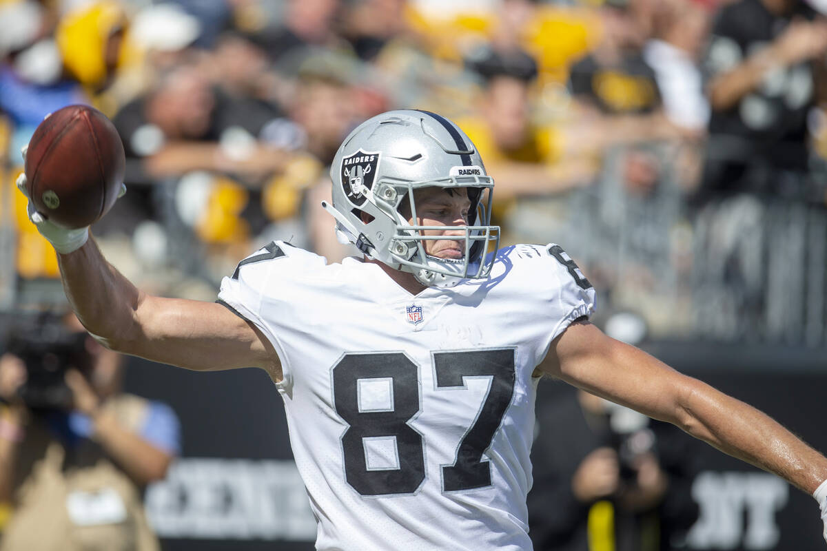 2022 Position Breakdown: Darren Waller, Foster Moreau bring continuity to  Raiders' tight end room