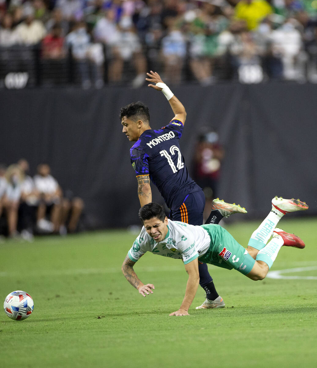 Seattle Sounders forward Fredy Montero (12) and Leon midfielder Victor Davila (7) fall to the g ...
