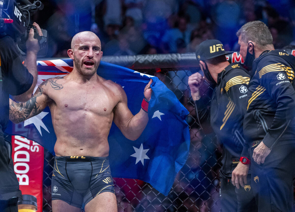 Alexander Volkanovski celebrates his win over Brian Ortega after the fifth round of their feath ...